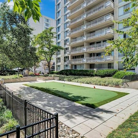 Charming Apartment At Crystal City With Amazing Amenities アーリントン エクステリア 写真