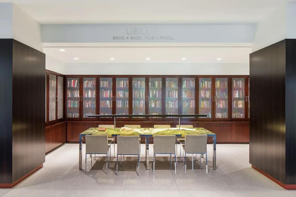 Charming Apartment At Crystal City With Amazing Amenities アーリントン エクステリア 写真