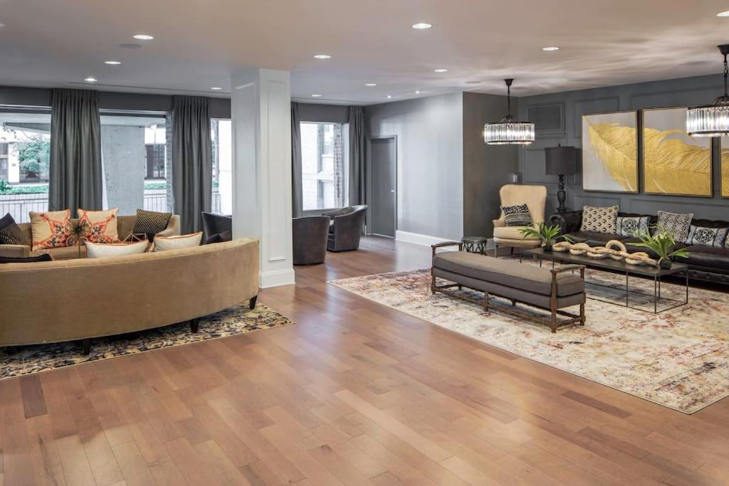 Charming Apartment At Crystal City With Amazing Amenities アーリントン エクステリア 写真